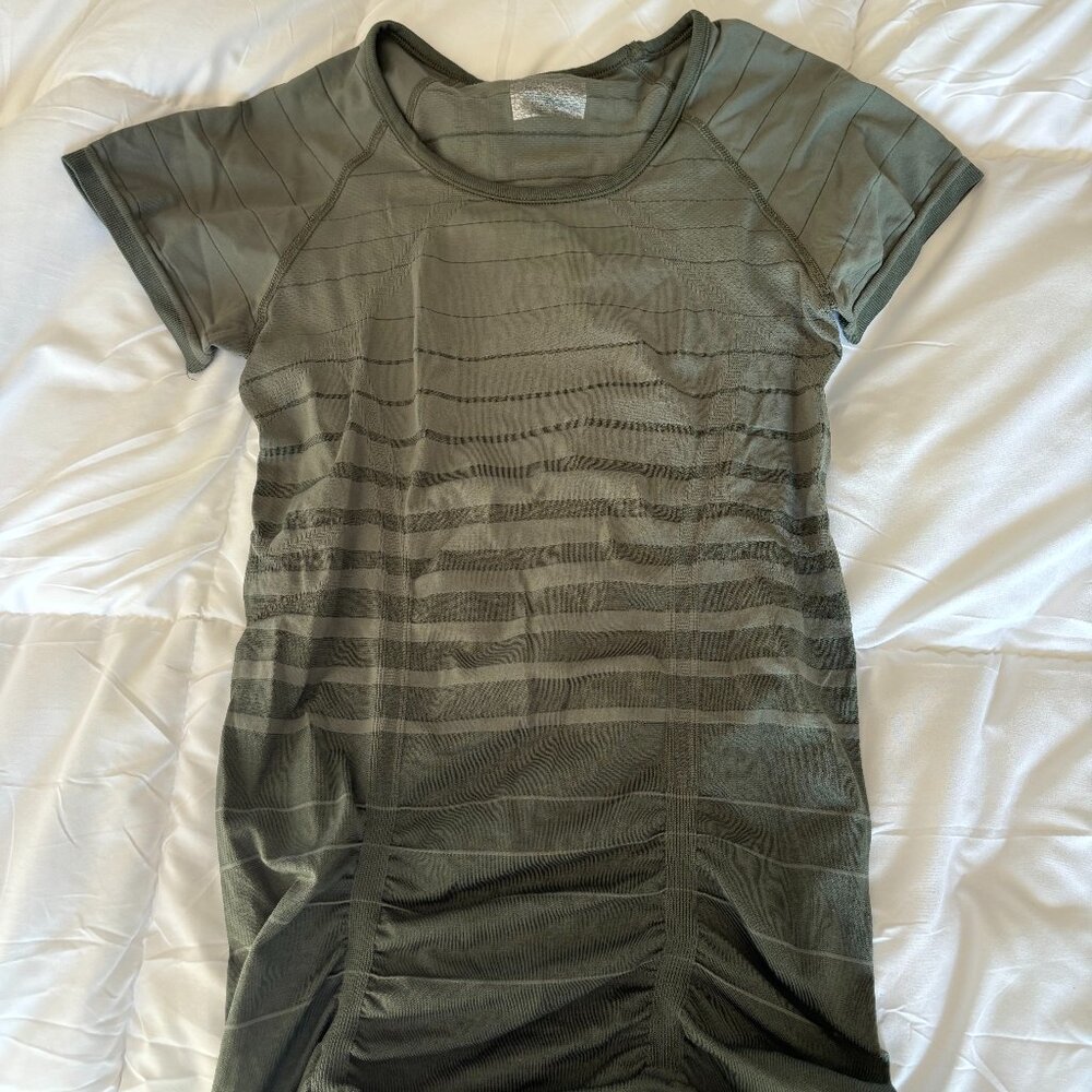 Athleta Short Sleeve Green Workout Top